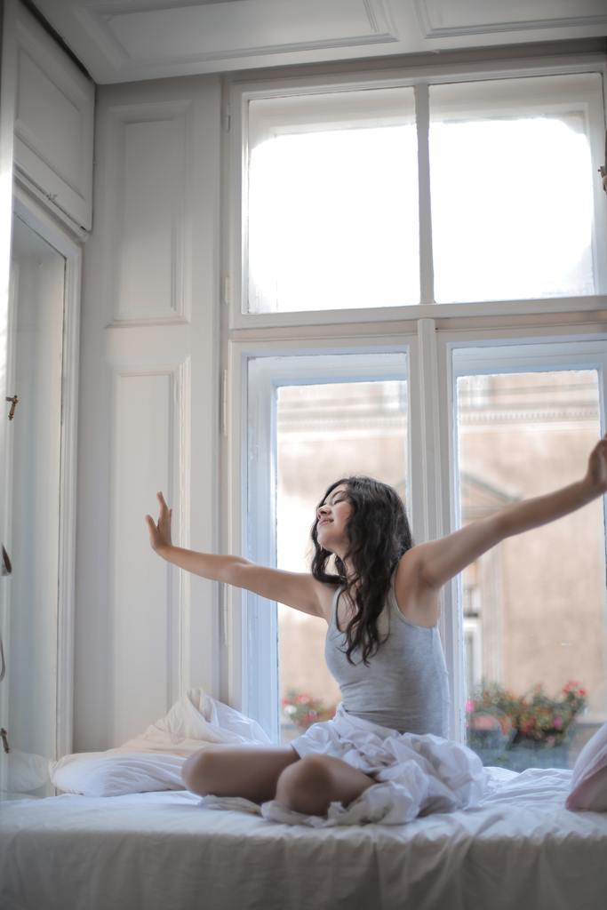 Waking Up on the Right Side of The Bed: 5 Tips for a Stress-Free Morning Routine